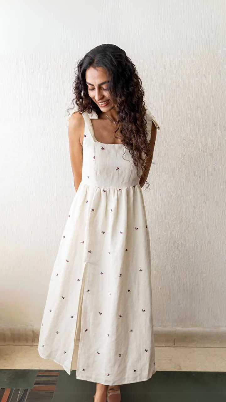 Blair deep red cherry embroidery premium linen-cotton dress (Limited Edition) Blair deep red cherry embroidery premium linen-cotton dress (Limited Edition)